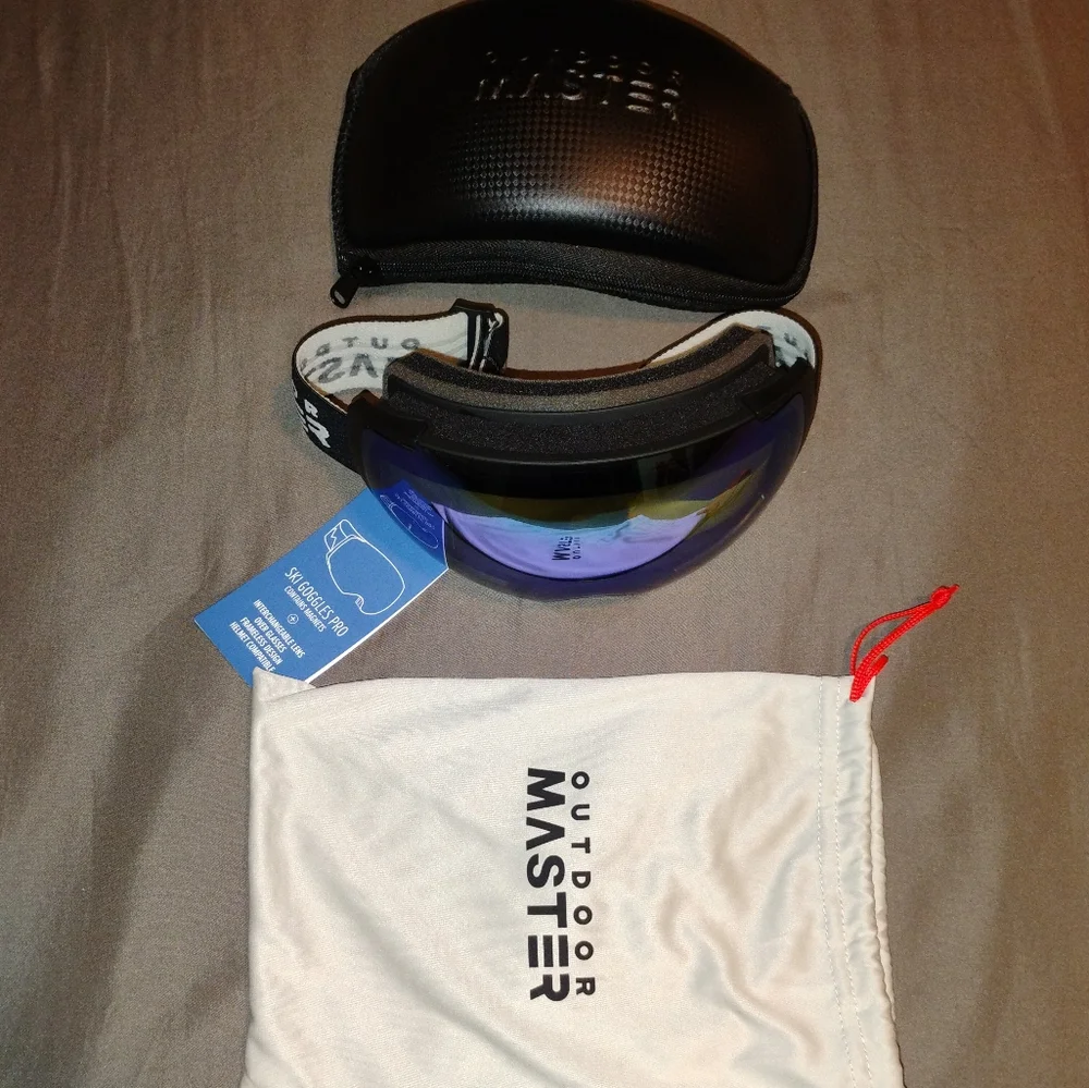 Outdoor Master Ski Goggles With Case